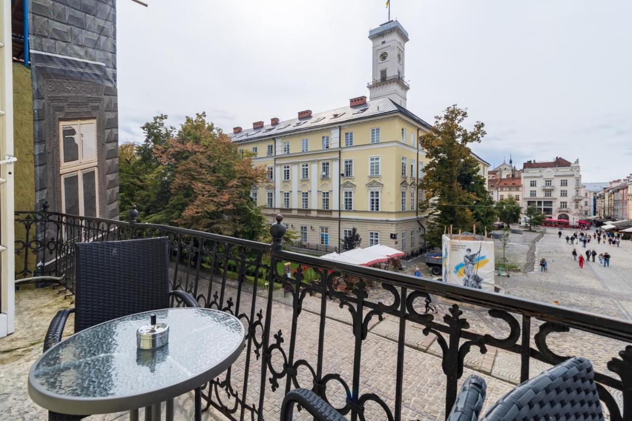 In Town Hostel Lviv Exteriör bild